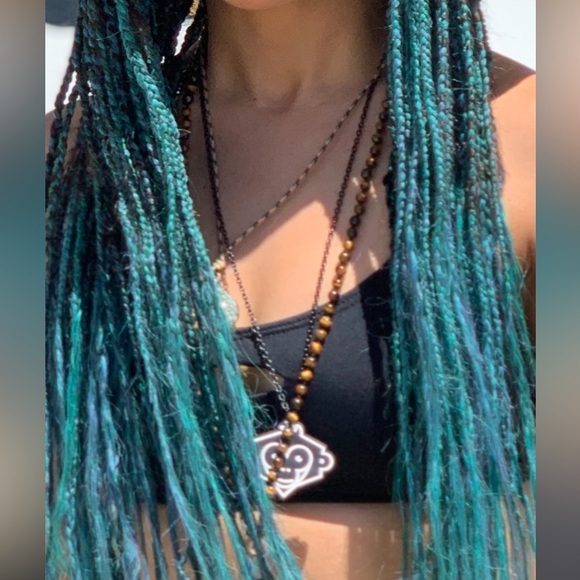 Bobbi Boss King 2X Value Pre-Streched feathered tip 58” in Blue Green - Picture 4 of 4